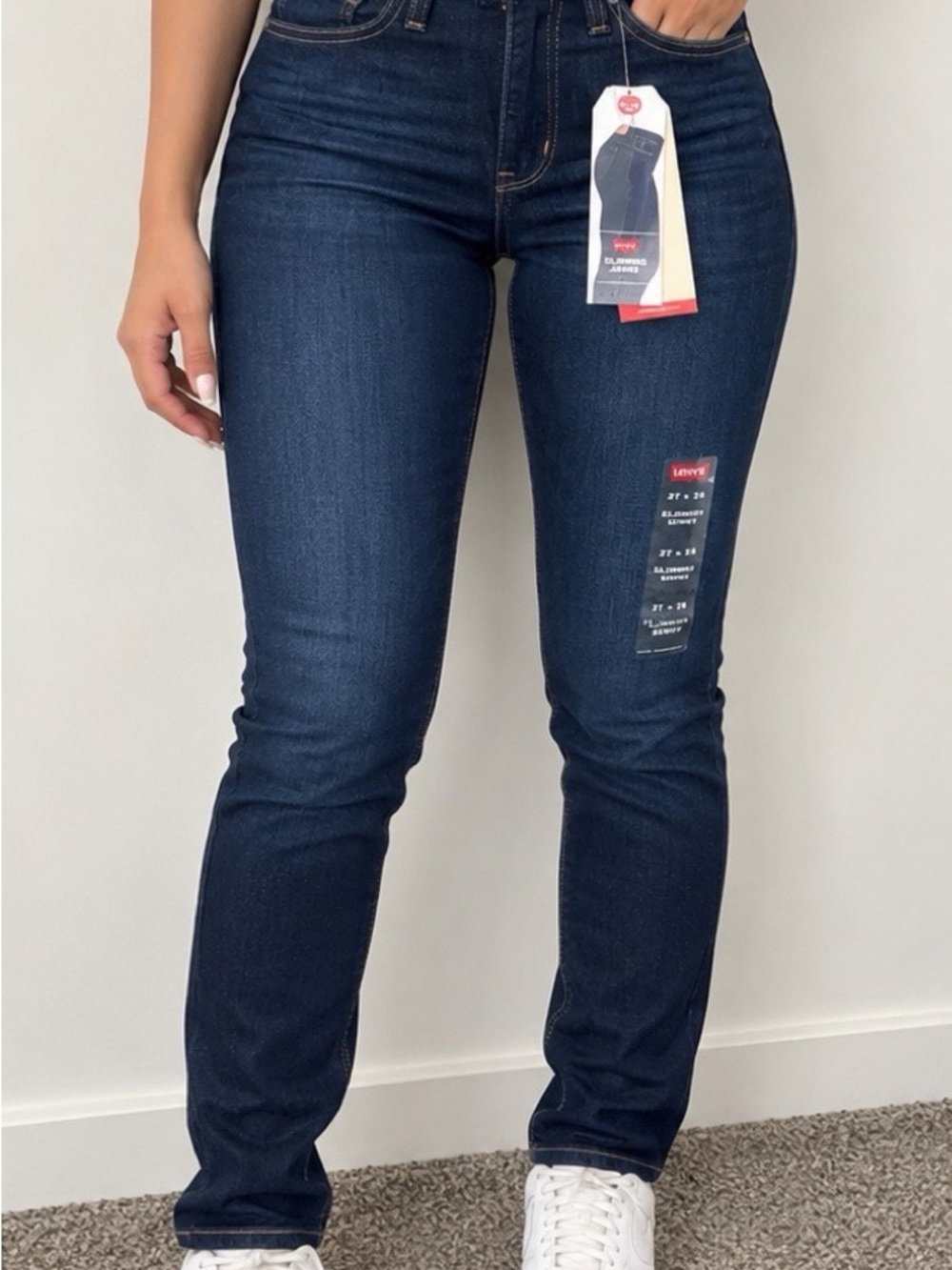 Levi's Women's Slimming Skinny Jeans 27x28 Dark Wash - New With Tags
